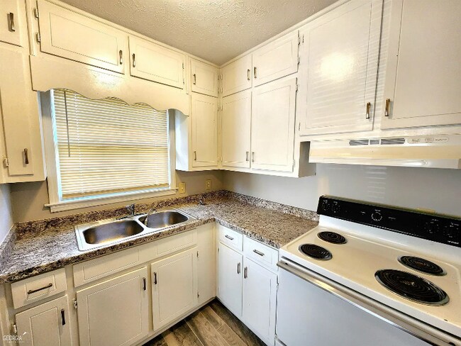 Foto del edificio - 1654 Pinedale Cir NW