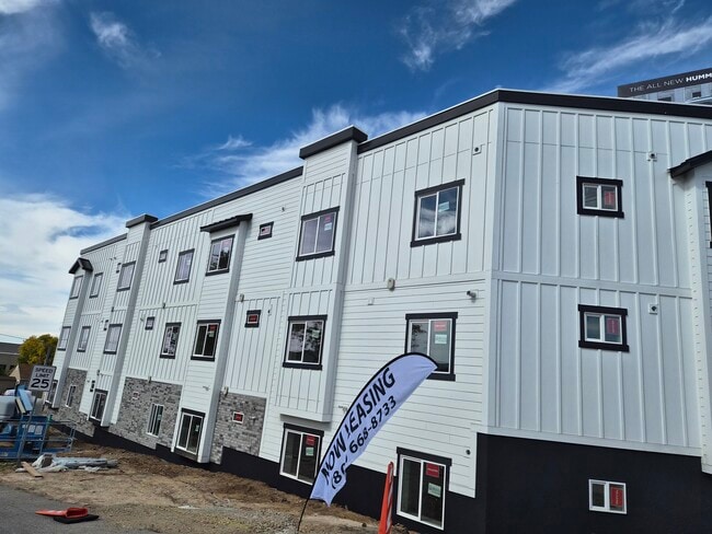 Building Photo - 36 1600 N