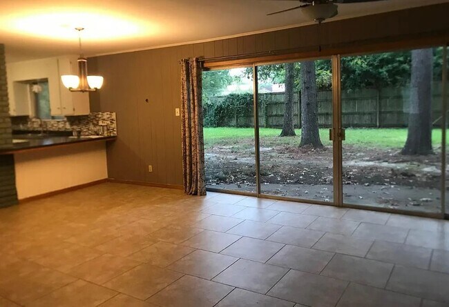 Foto del edificio - 2140 Edson Dr