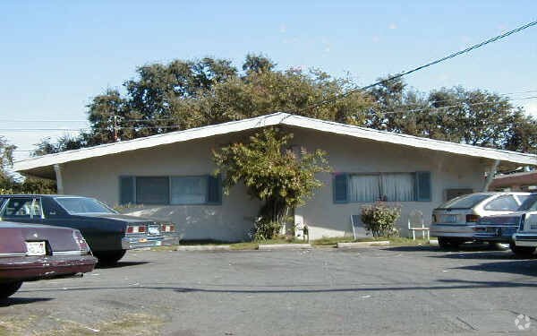 Building Photo - 617 Maple St