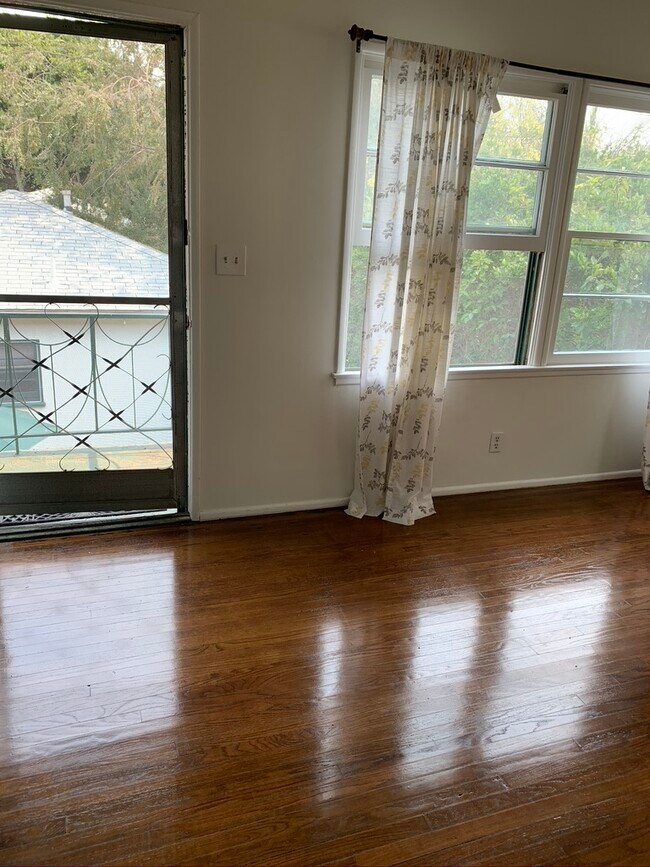 Living Space Front - 1126 Chelsea Ave