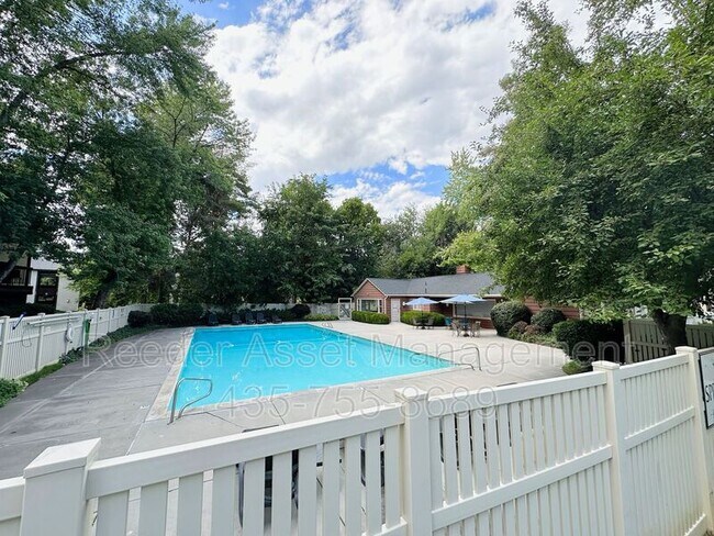 Building Photo - 5500 Springtree Ln