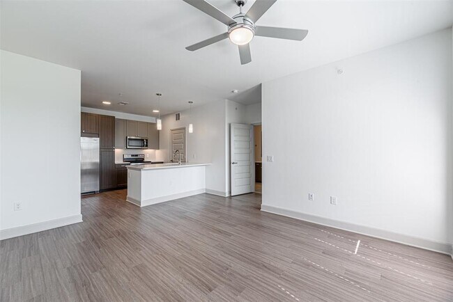 Foto del edificio - 17401 W Lake Houston Pkwy