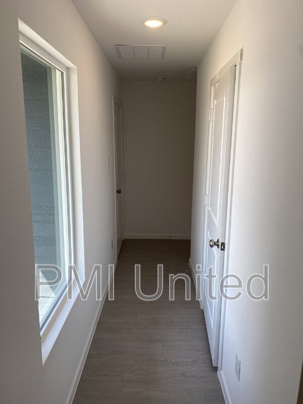 Building Photo - 3012 Burmese St