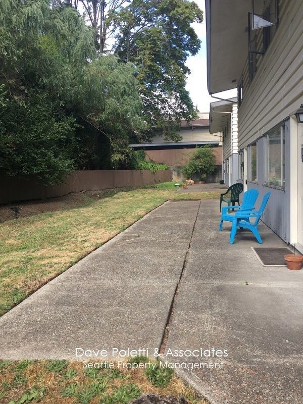 Building Photo - 4515 40th Ave NE
