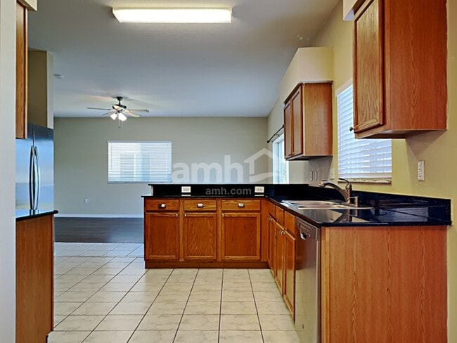 Building Photo - 10910 Lakeside Vista Dr