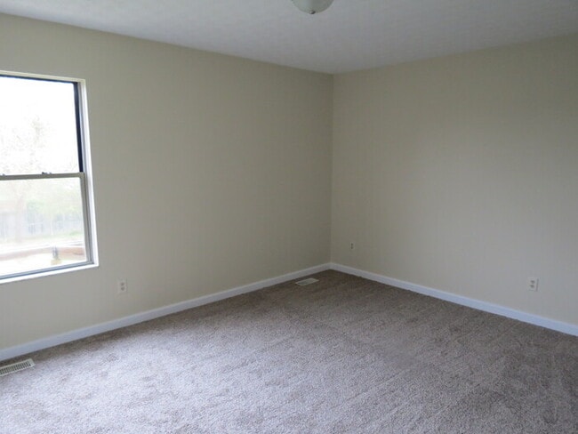 Foto del edificio - 35 Ashton Dr