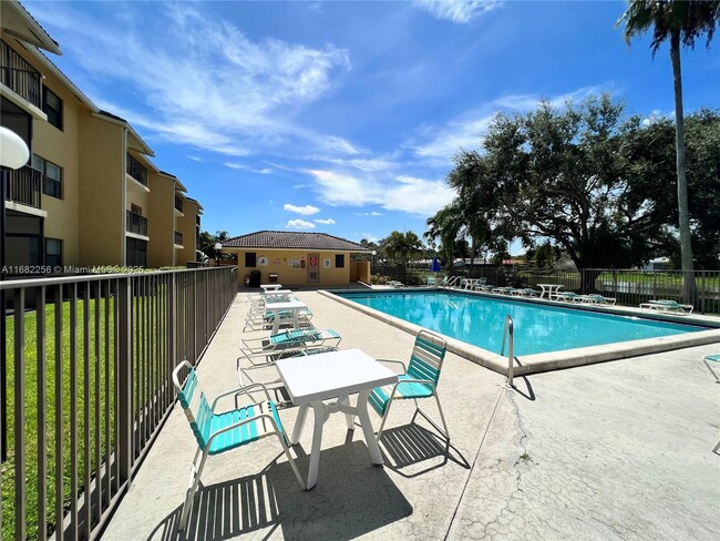 Foto del edificio - 11477 NW 39th Ct