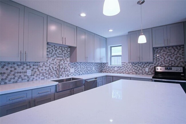 Foto del edificio - 15827 Echo Canyon Dr