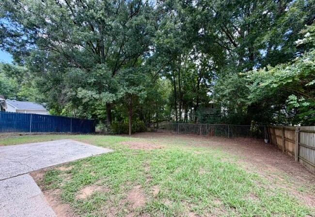 Foto del edificio - 1/2 MO OFF SPECIAL - Ranch 3 bed, 2 bath, Fence yard -East Charlotte