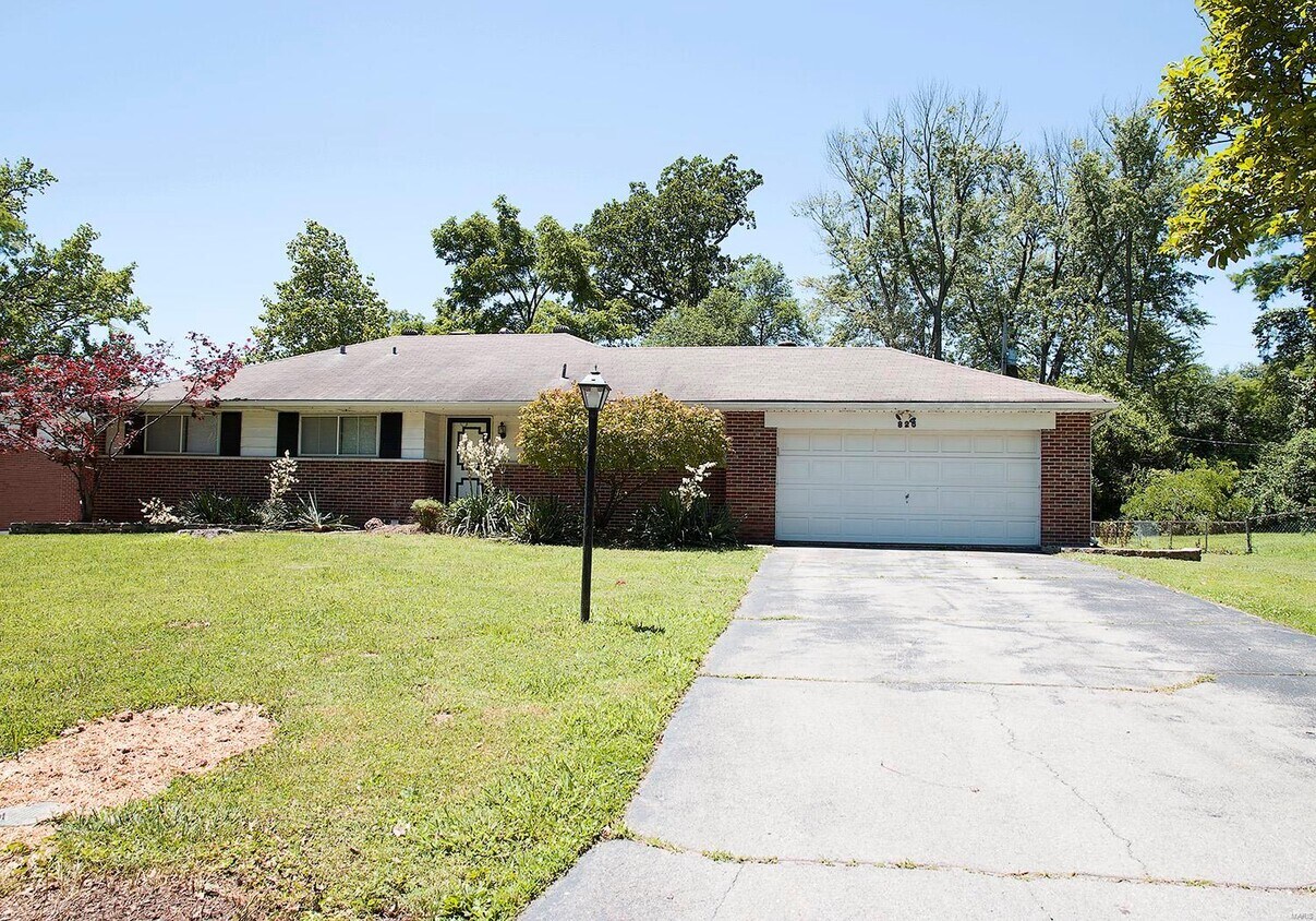 825 Mary Meadows Ln, Creve Coeur, MO 63141 House Rental in Creve