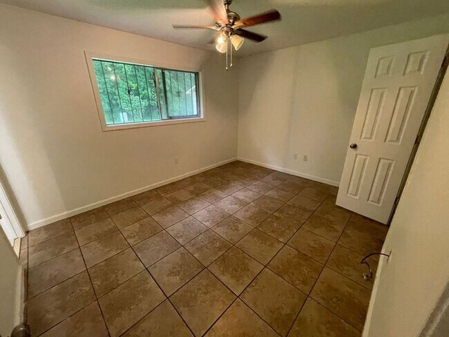 Building Photo - 6563 Franklin Delano Roosevelt Dr