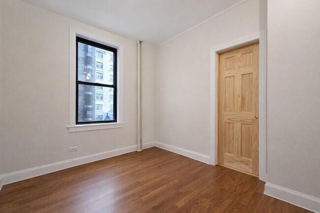Foto del edificio - 308 W 104th St