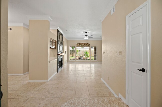 Foto del edificio - 710 Lochnell Dr
