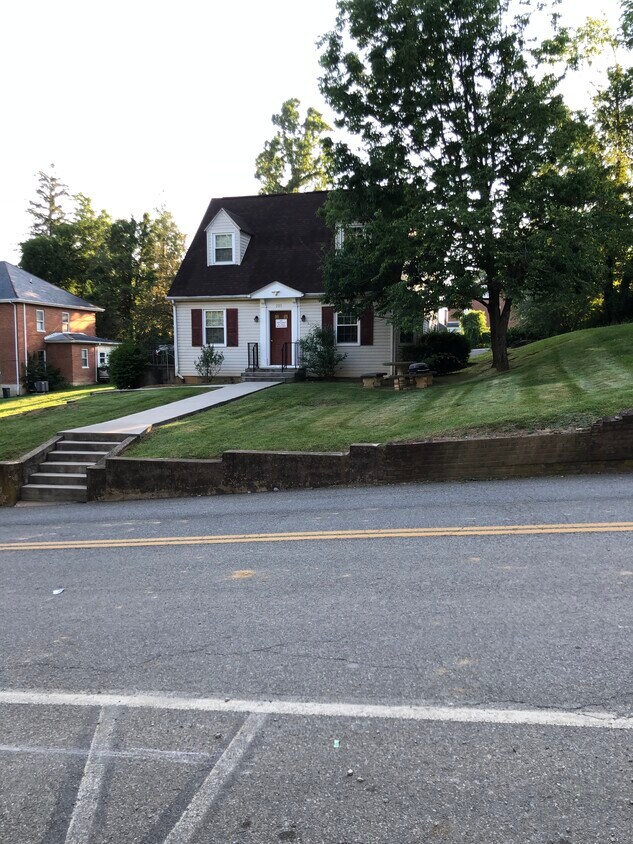 203 Kent St Unit D, Blacksburg, VA 24060 Apartments in Blacksburg, VA