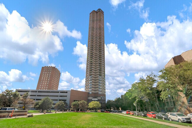 Foto del edificio - 3660 N Lake Shore Dr