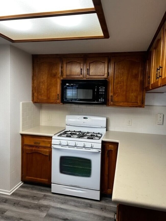 Foto del edificio - 600 Tuohy St