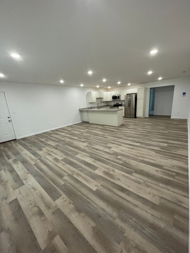 Foto del edificio - Duplexes Now Available!