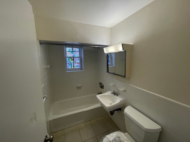 Building Photo - Affordable studio in Arlington