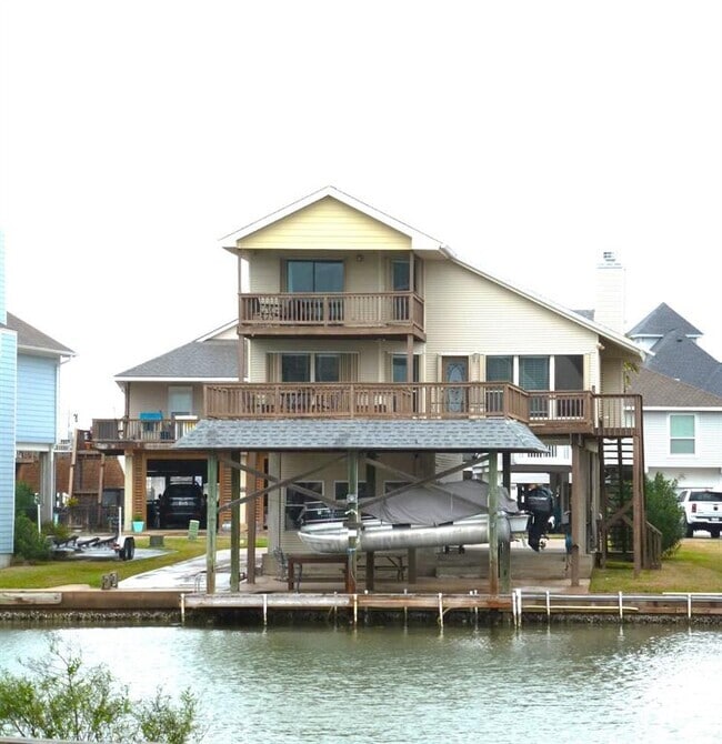 Building Photo - 321 Admiral Cir