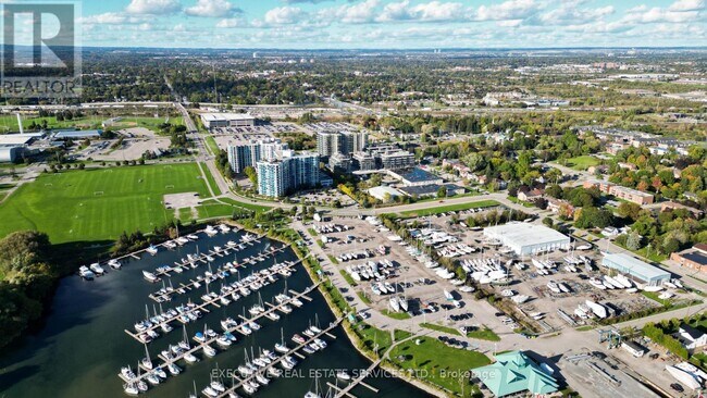 Photo du bâtiment - 1010 Sandy Beach Rd