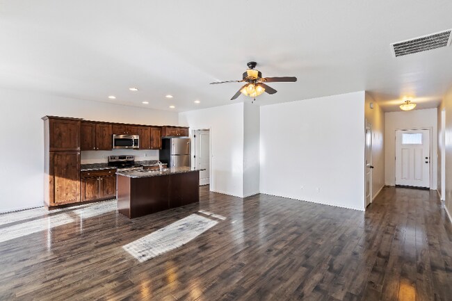 Foto del edificio - 571 Wendell St