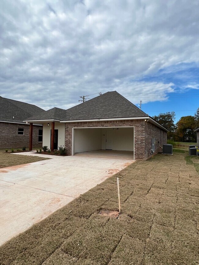 Foto del edificio - North Bossier! Gated Community, New Constr...