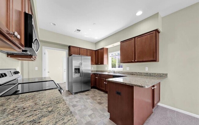 Foto del edificio - 14353 Shadywood Dr