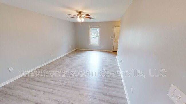 Building Photo - 15a Camino Ln
