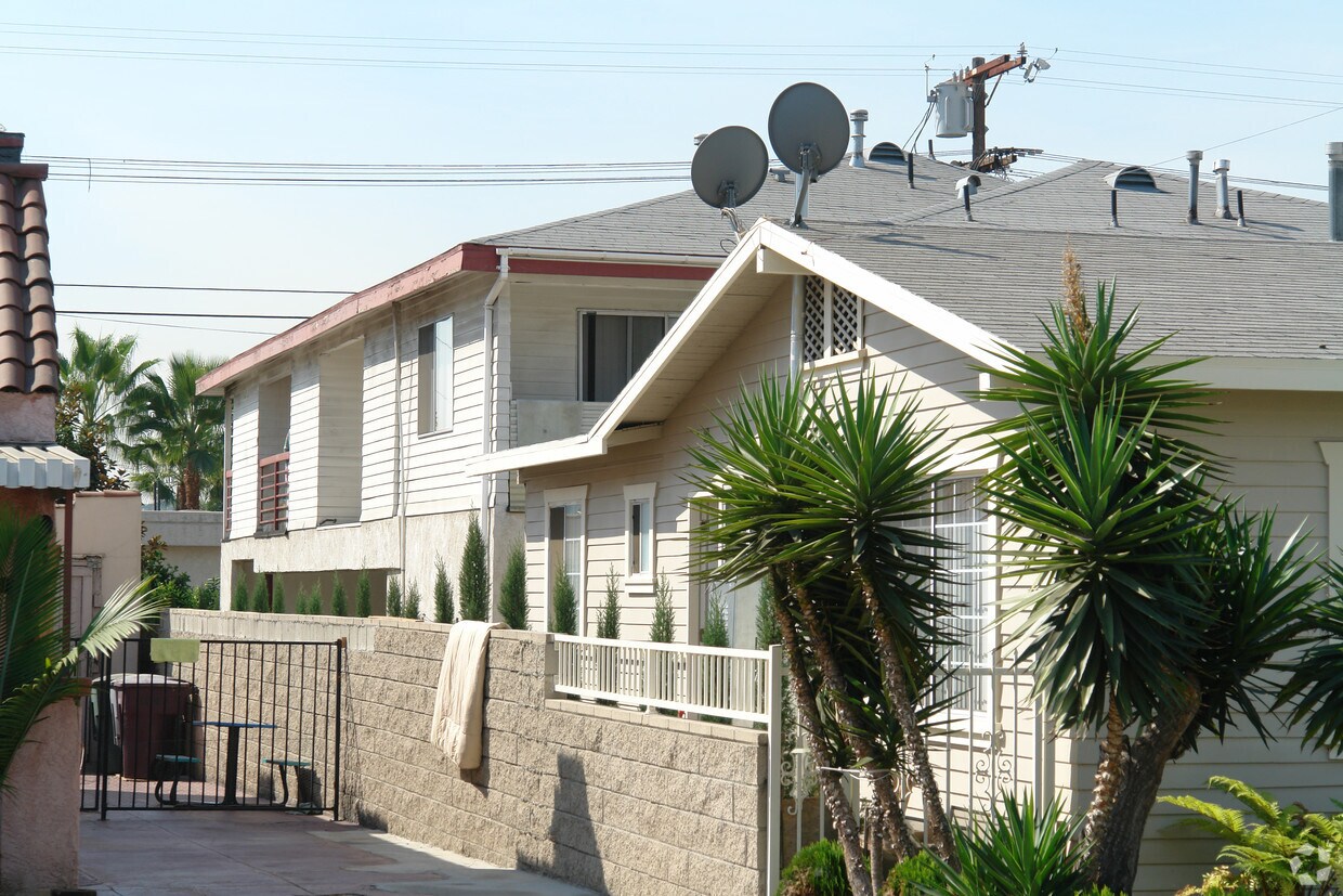 Building Photo - 818 Orange Grove Ave