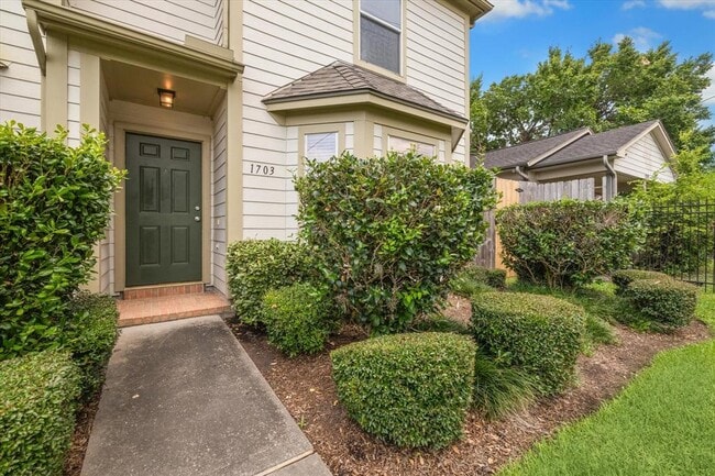 Building Photo - 1703 Redwing Pines Dr