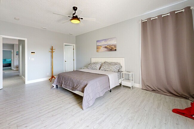 Foto del edificio - Beautiful Townhouse very close to the Ocean!