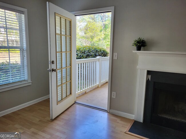 Building Photo - Located in Cobb - Minutes from the Battery...
