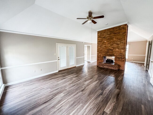 Building Photo - 510 Autumn Run Dr