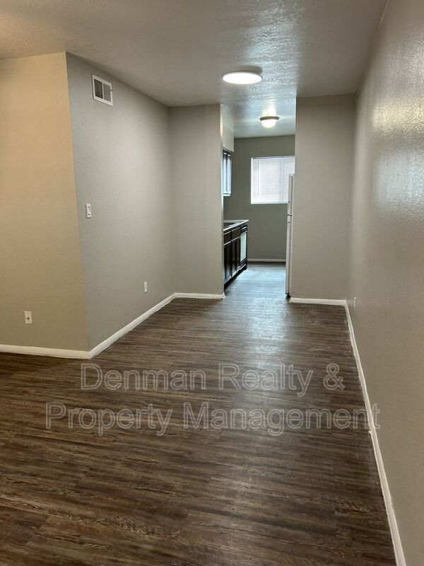Foto del edificio - 260 W 8th Ave