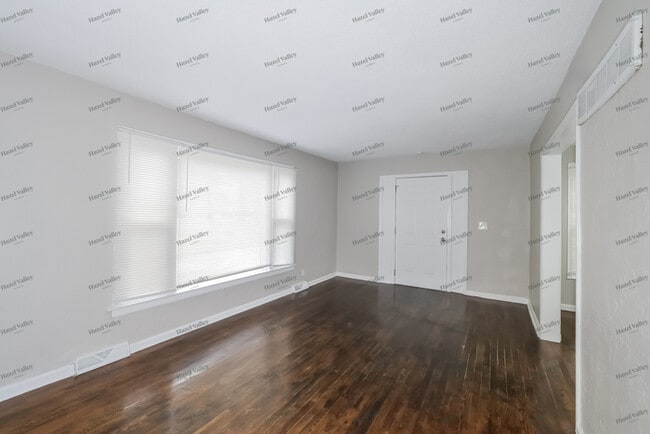 Building Photo - 1311 W Bryson St