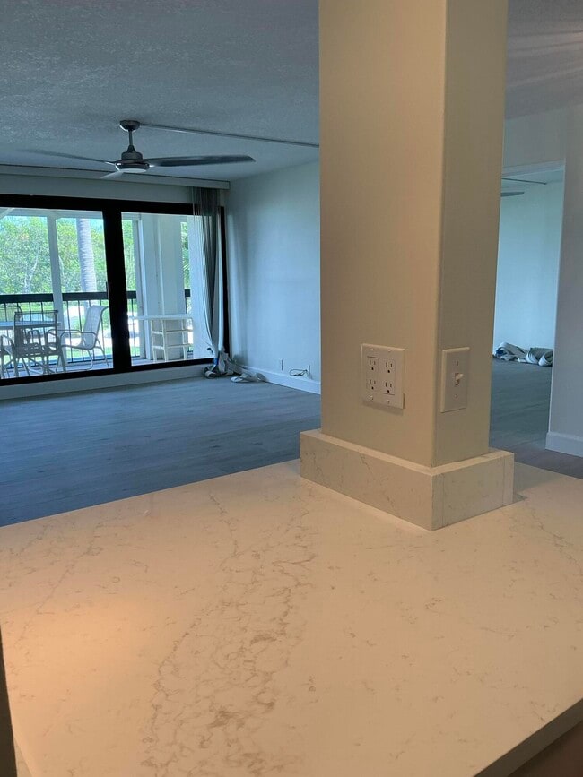 Foto del edificio - 3792 NE Ocean Blvd