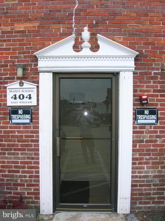 Primary Photo - 404 E William St