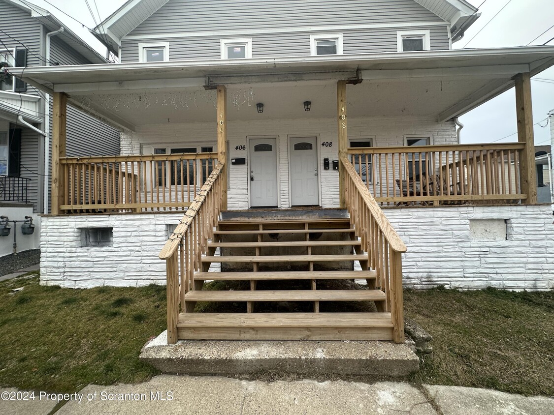 Primary Photo - 406 New Grove St