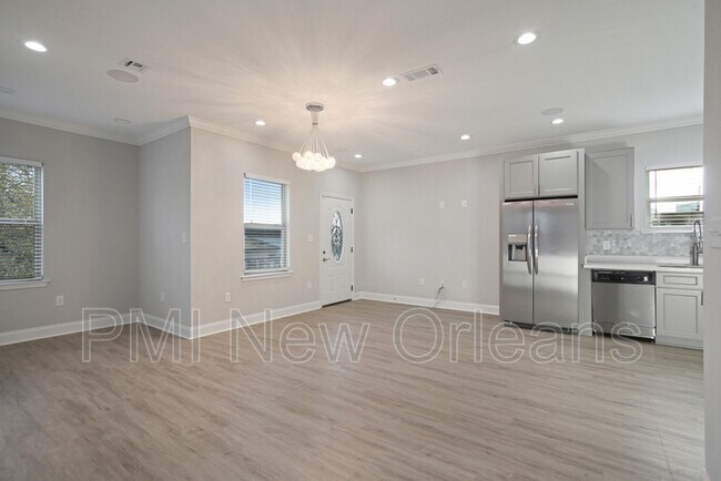 Building Photo - 2230 Bienville St