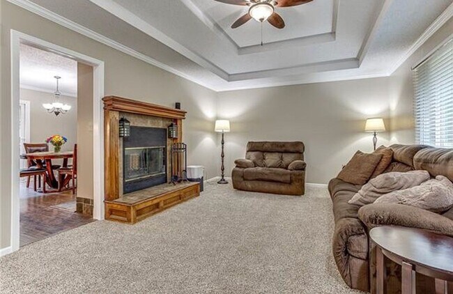 Foto del edificio - Gorgeous 3 bedroom, 2 bath in Lee's Summit!