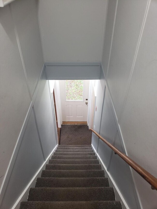 19 Abbott St Unit Apt 1, Brewer, ME 04412 Room for Rent in Brewer, ME