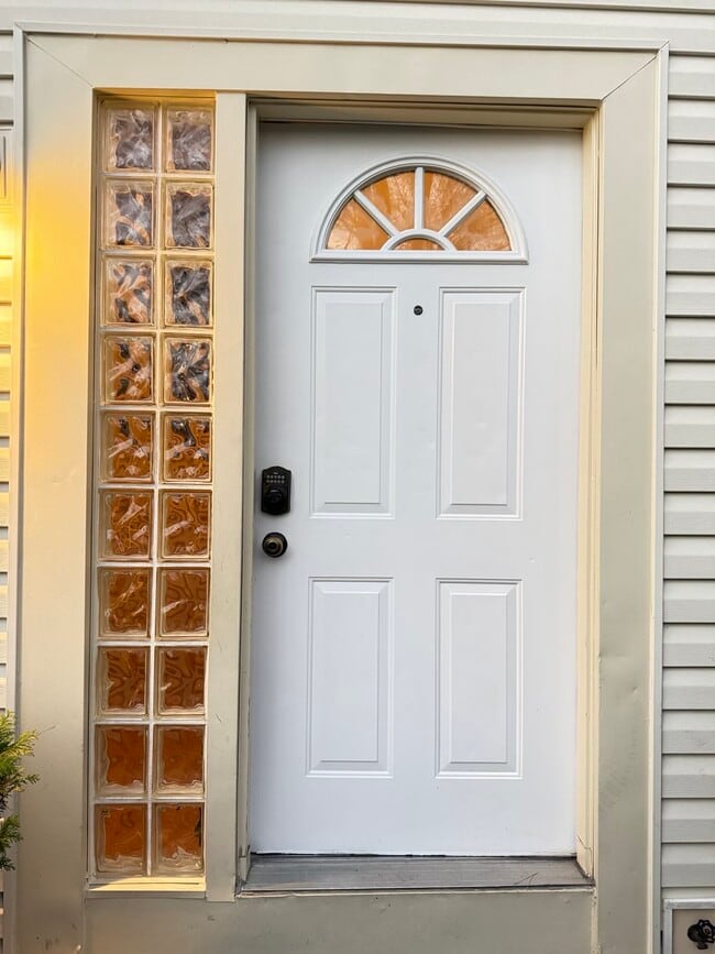 Building Photo - 8856 Youngsea Pl