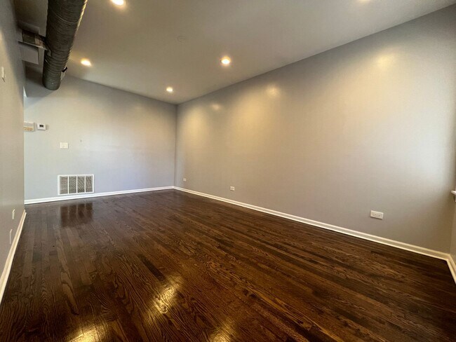 Building Photo - 2014 N Keystone Ave