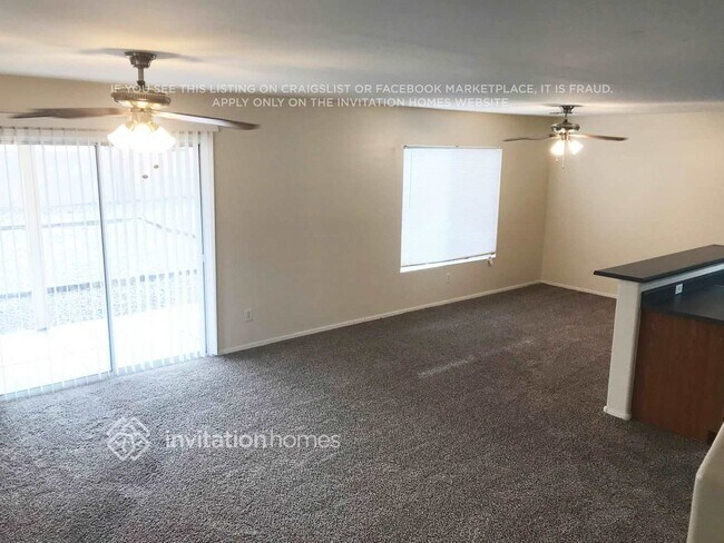 Building Photo - 12833 W Paradise Dr