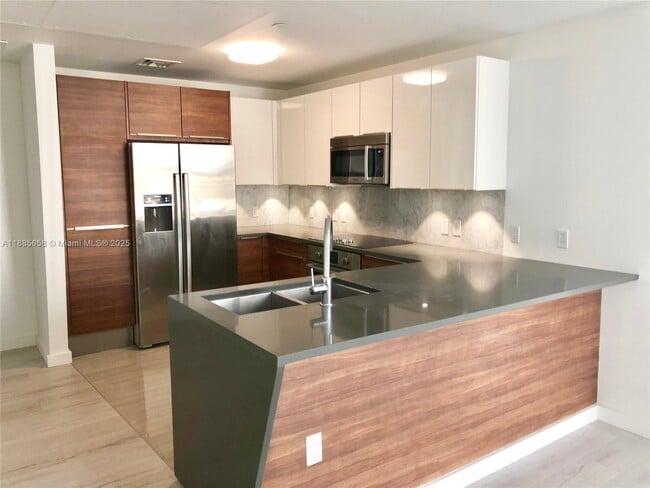 Foto del edificio - 601 NE 27th St