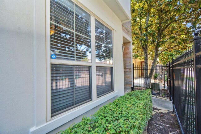 Foto del edificio - 2918 Leeland St