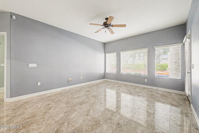 Foto del edificio - 5450 E Deer Valley Dr