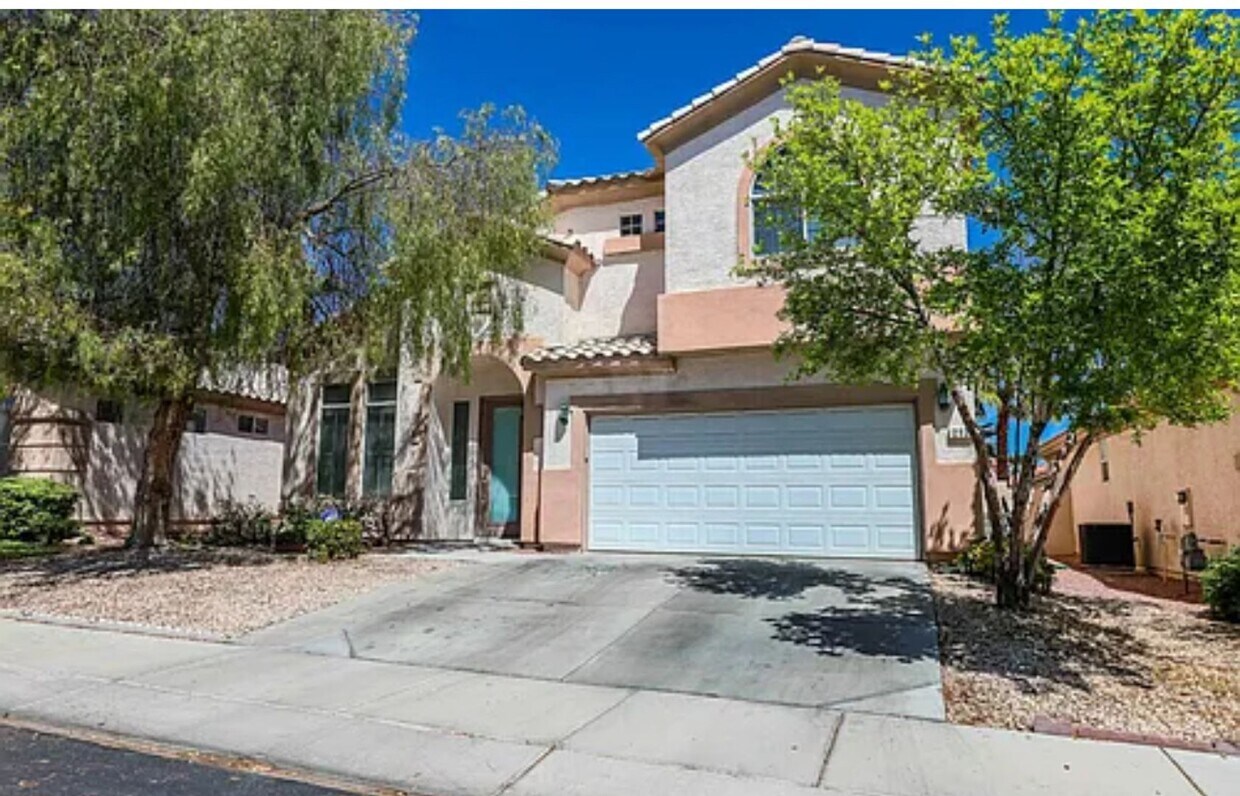 Foto principal - 212 Waterton Lakes Ave
