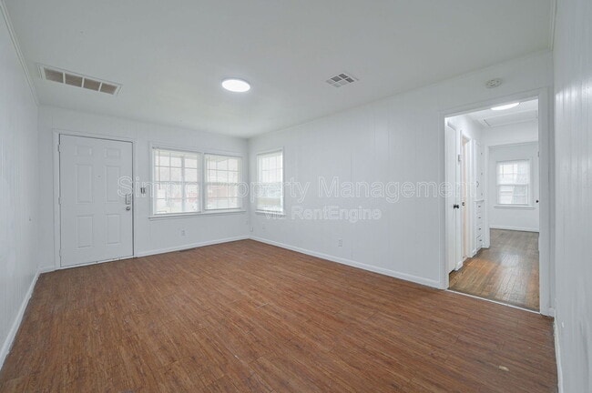 Building Photo - 3704 SW 40th Pl